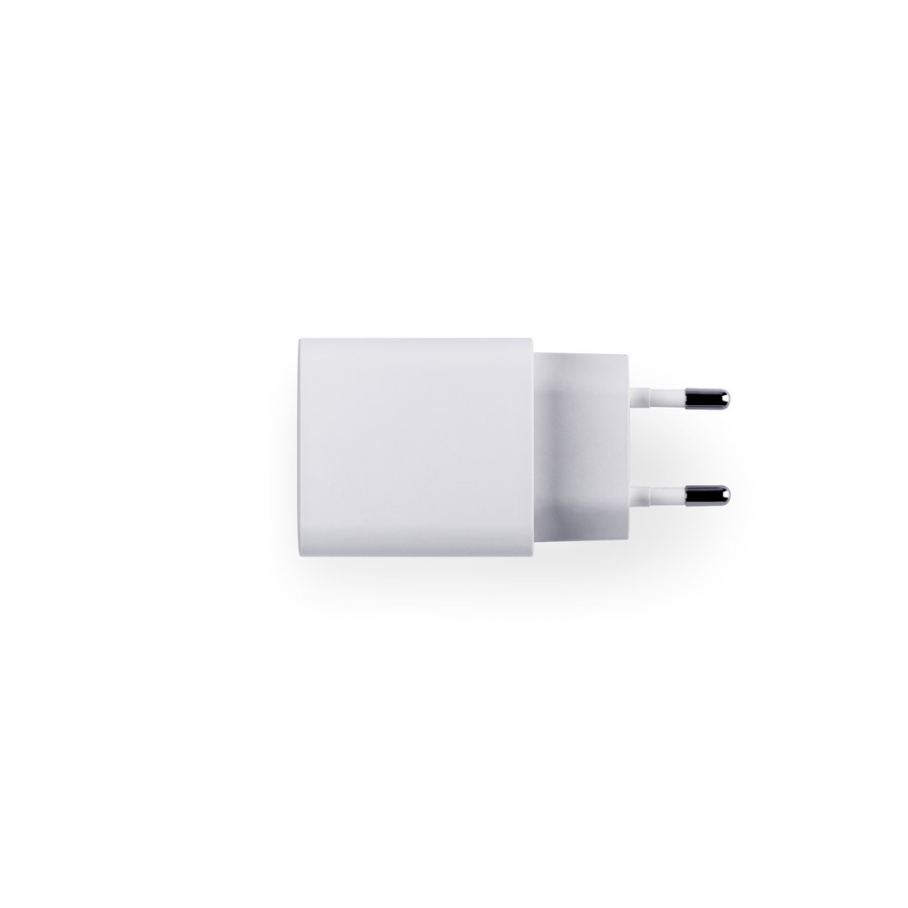 WEGENER. Захранващ адаптер с порт USB-A 18W и USB-C 20W от рециклиран ABS (100% rABS)
